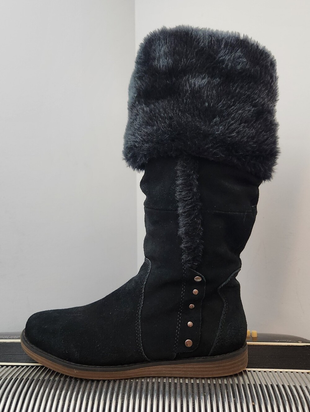 BARETRAPS BLACK SUEDE KNEE HIGH BOOTS W/RUBBER SOLES SIZE 8